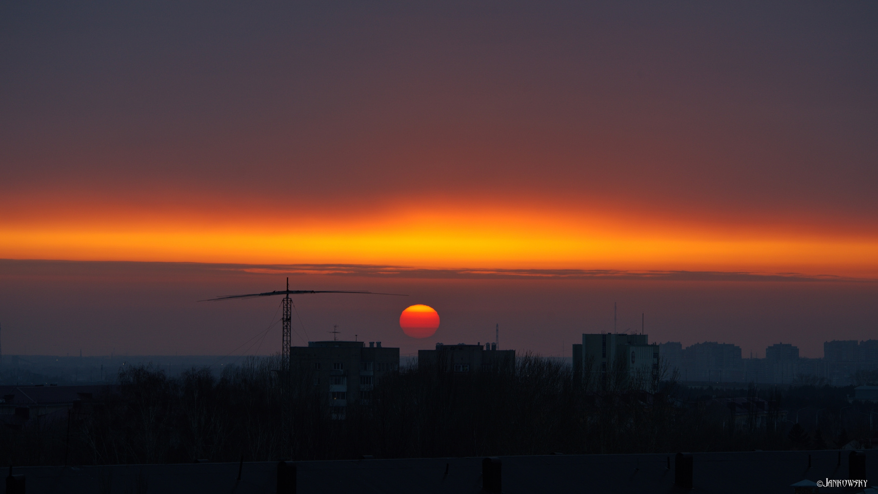 WOW-Градиент 5.04.21 омск закат градиент полоса облачность смог оранжевый пасмурно балкон