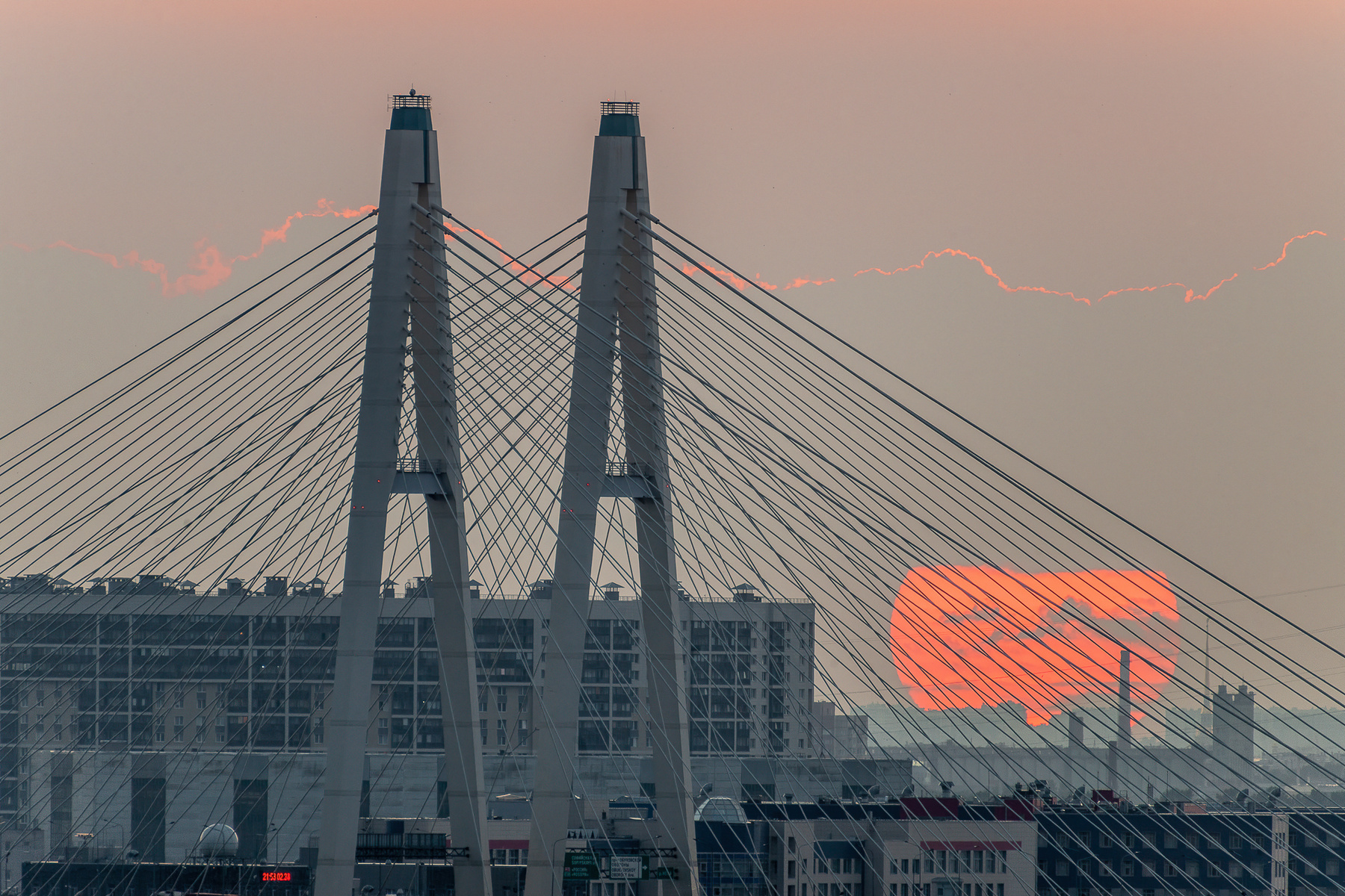 Закат с тучами санкт-петербург вантовый мост солнце лето закат