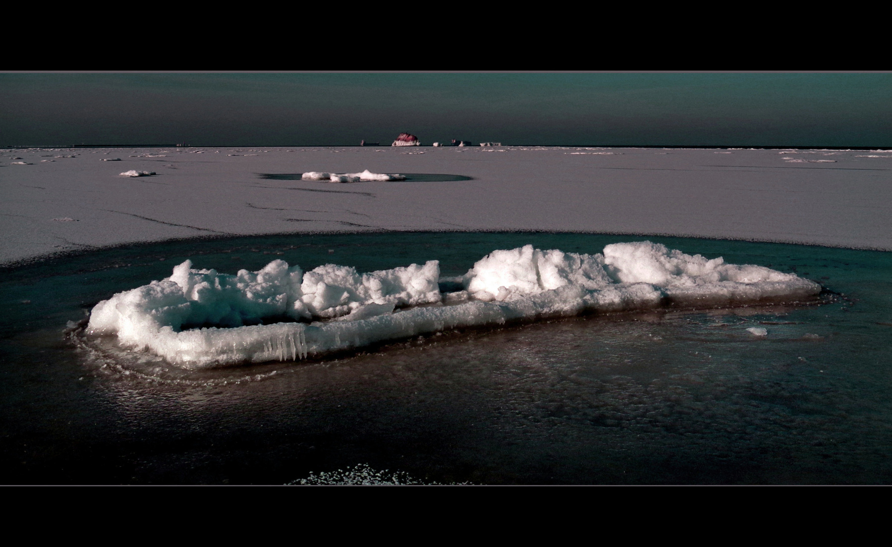 *** Рижский залив лед затонувший корабль Mangaļsala.Rīga.19.02.2021