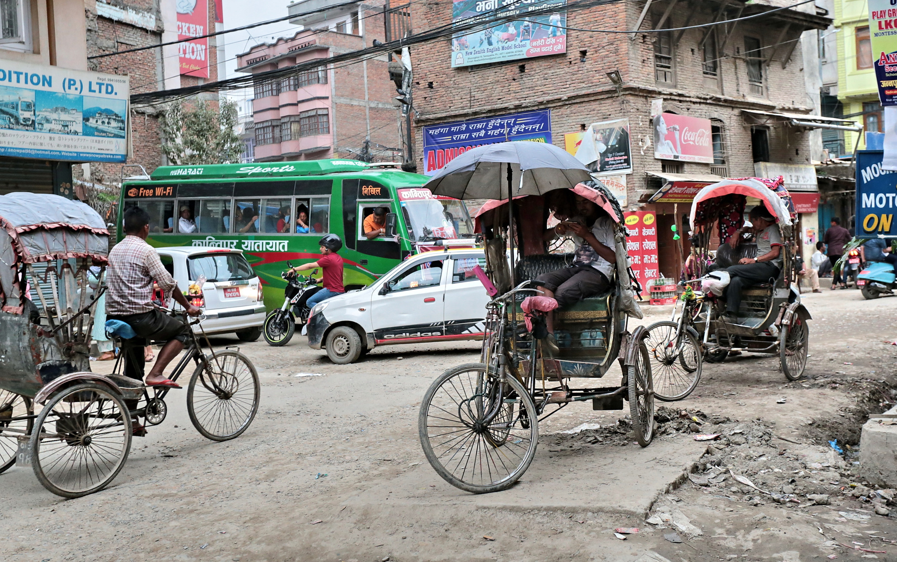 Перекресток в Катманду. Помолись богам, сколько есть их там... Непал Катманду перекресток