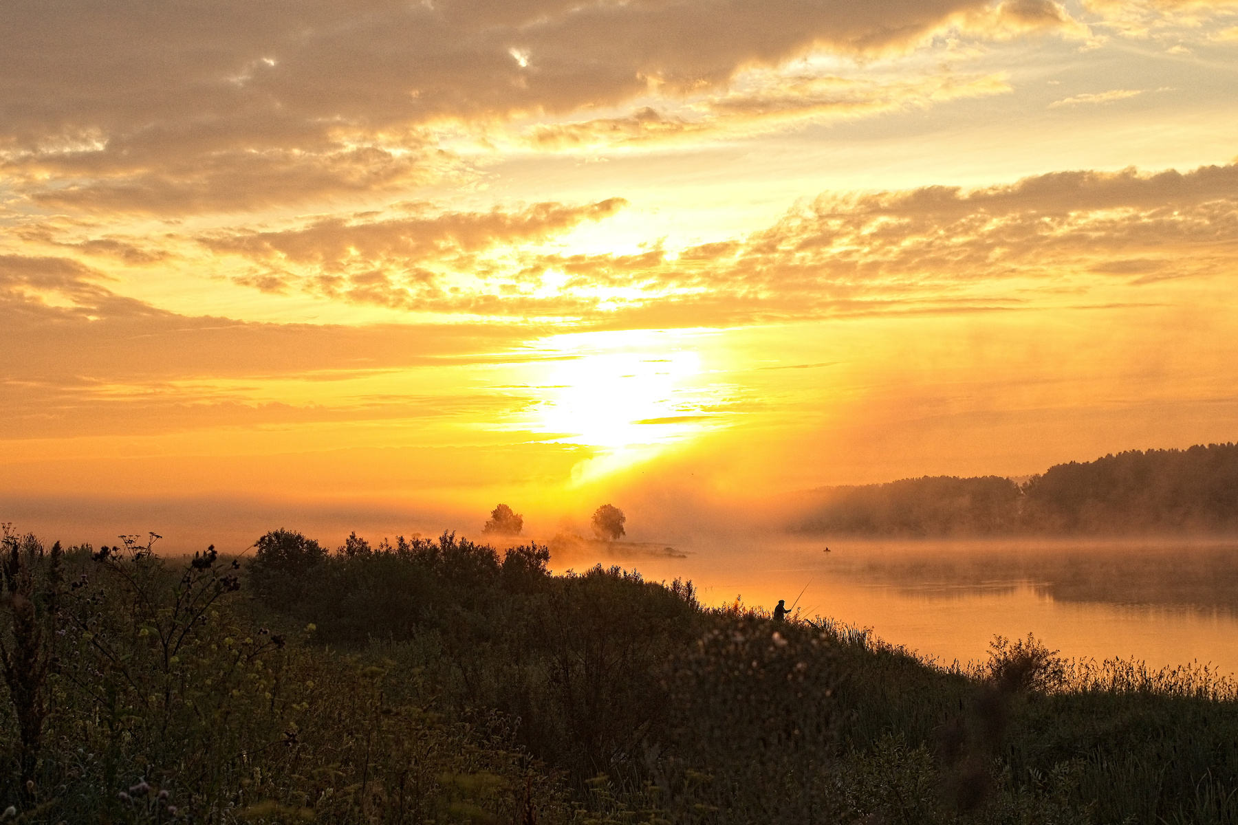 рассветная феерия лето утро август рассвет озеро облака отражения туман