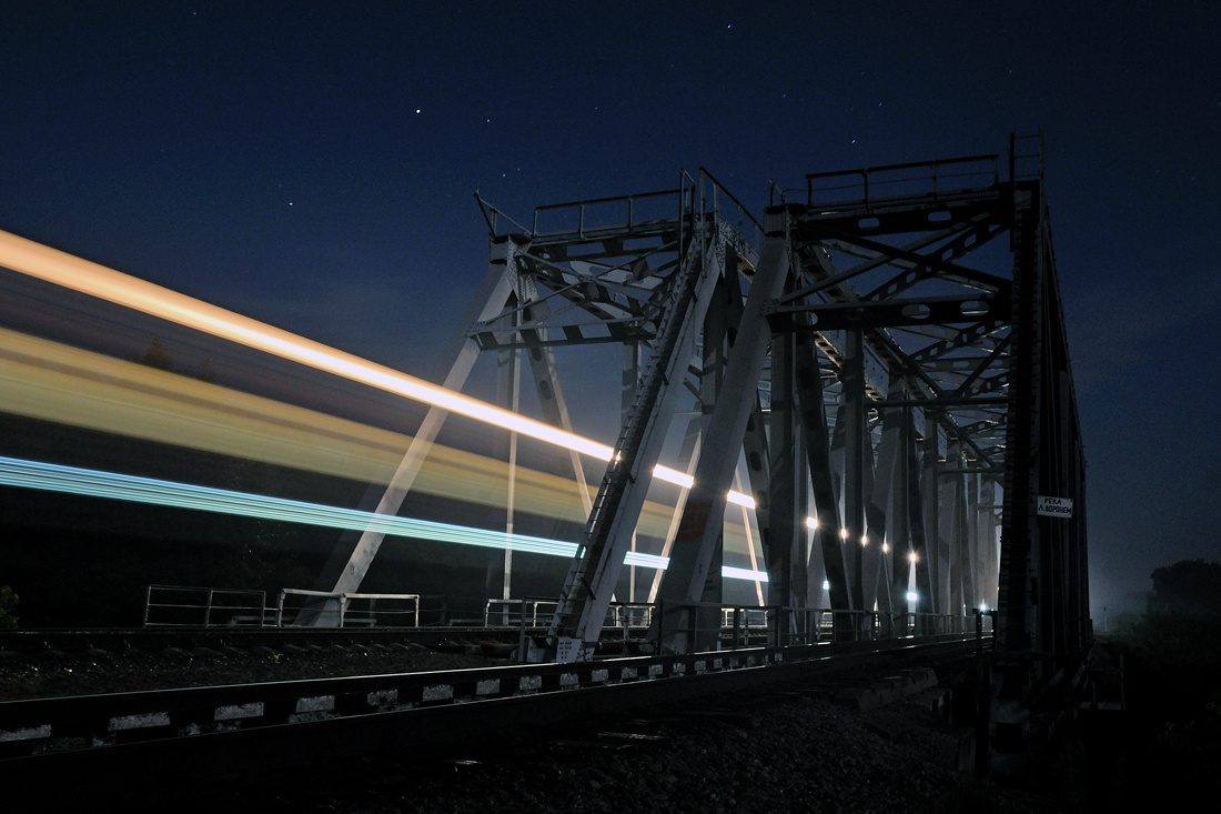 Скорость света поезд ночь треки мост