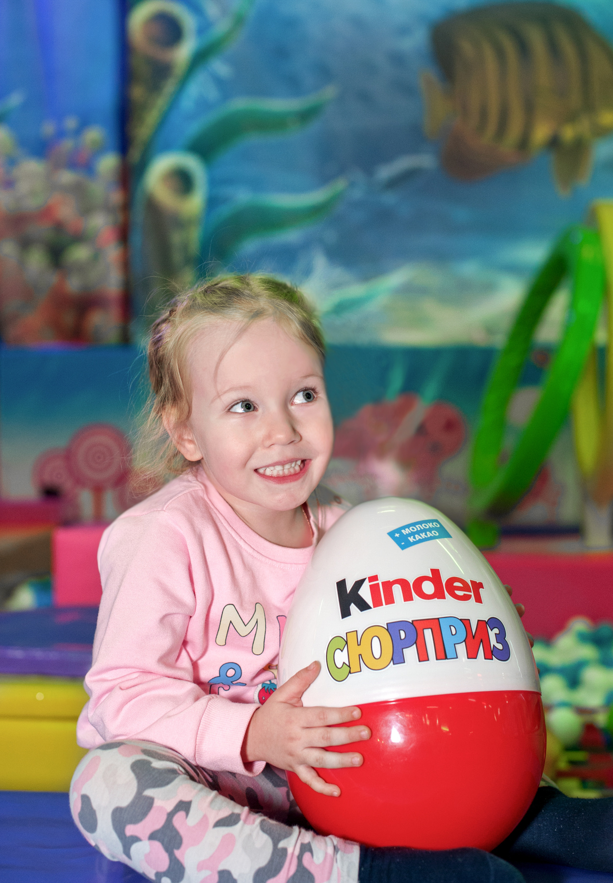 Маленькая кокетка Kinder-сюрприз маленькая девочка детский центр фотосессия