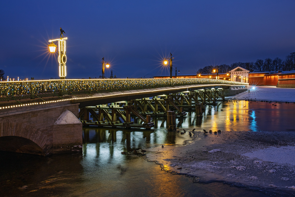 Нарядный Иоанновский мост Иоанновский мост Петропавловская крепость Санкт-Петербург Новый год зима