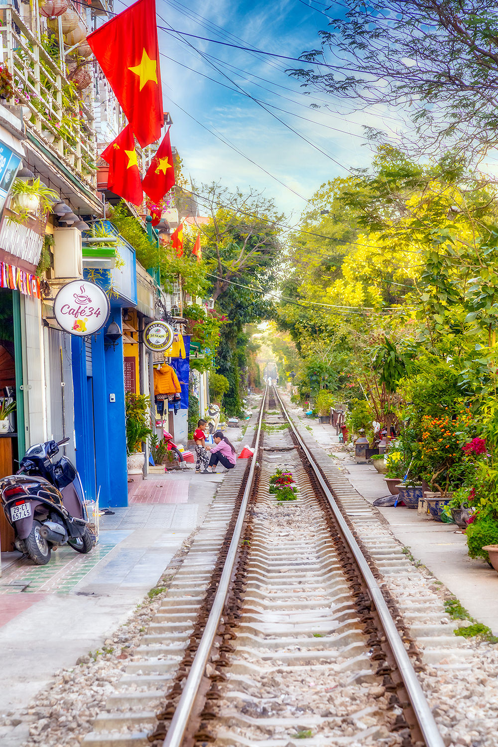 Вдоль железной дороги железная дорога Ханой Вьетнам railway Hanoi Vietnam