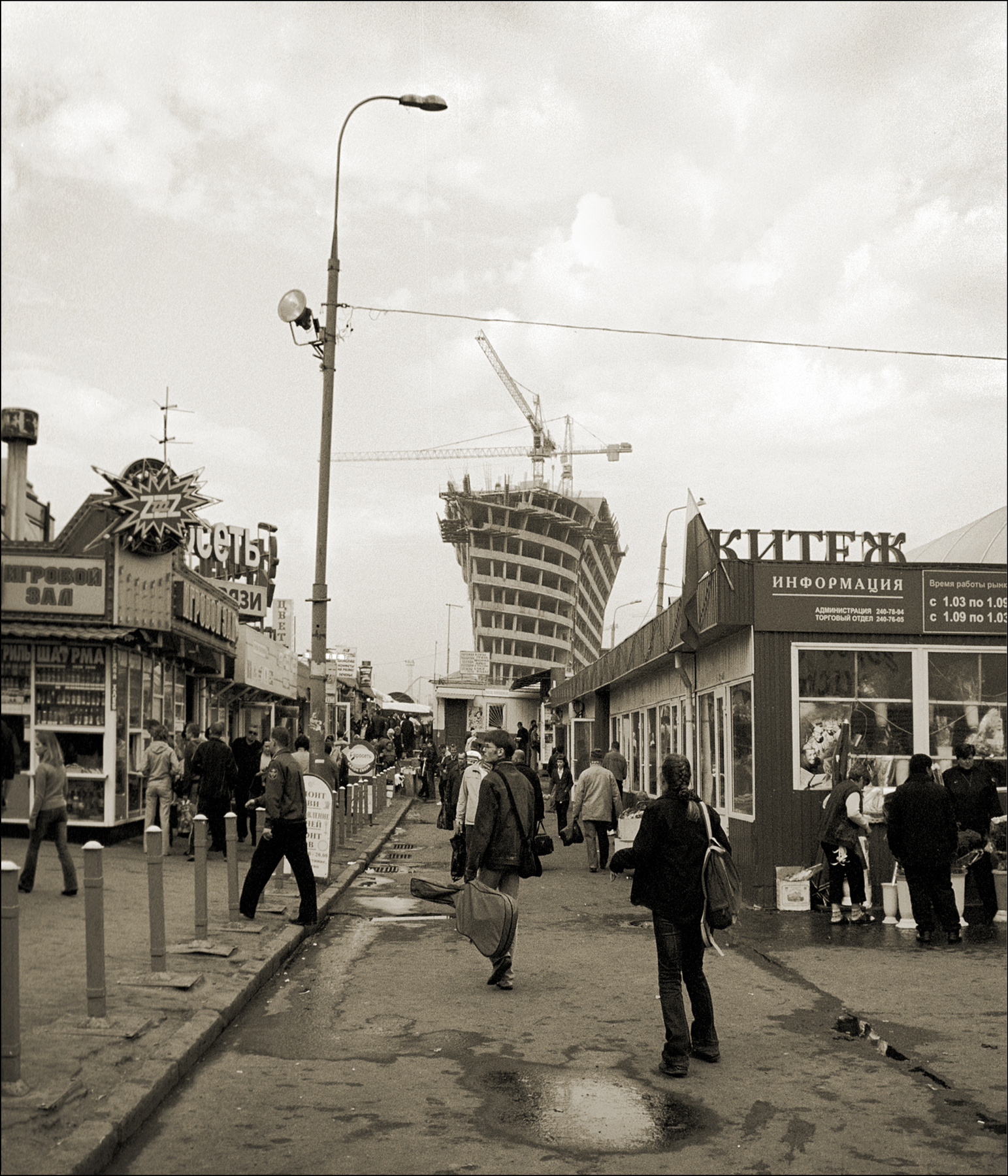 Киевская улица в Москве в начале нулевых 