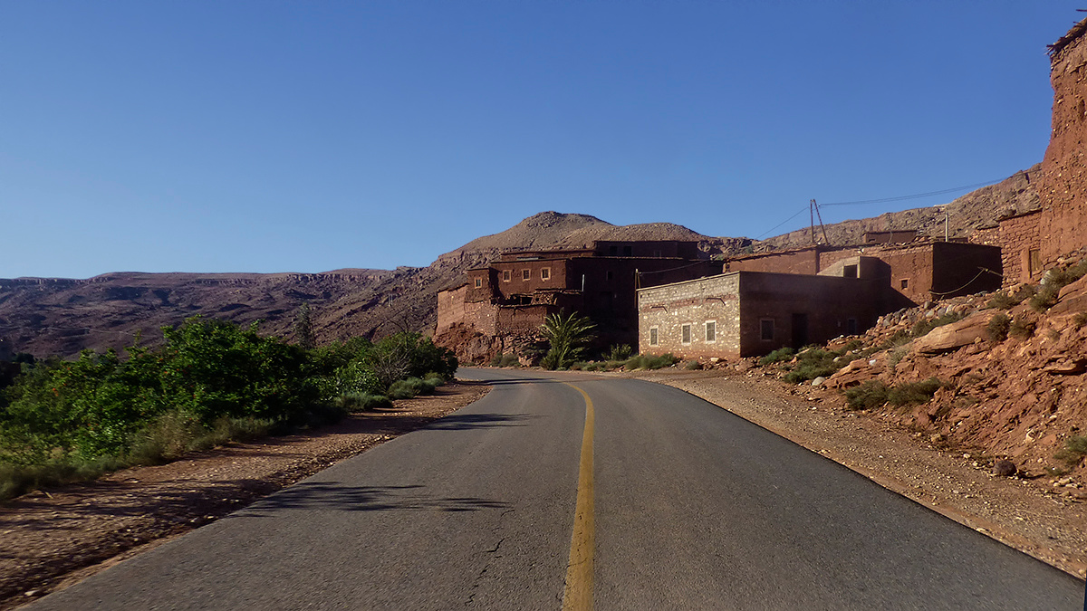 напрасно торопясь в Марракеш Марокко Morocco Варзазат Ouarzazate Агуим Agouim путь в Марракеш закрыт