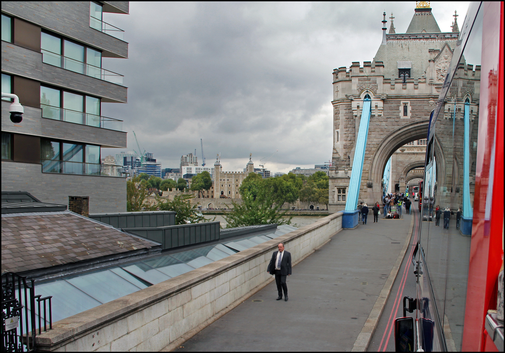 На Тауэрский мост... Лондон Тауэрский мост р.Темза Крепость Тауэр символ Лондона и Британии