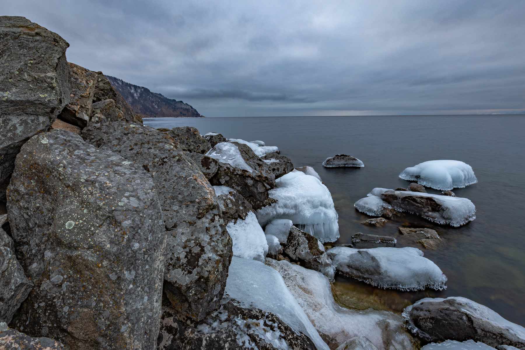 Байкальское утро Байкал озеро лёд камни горизонт холод