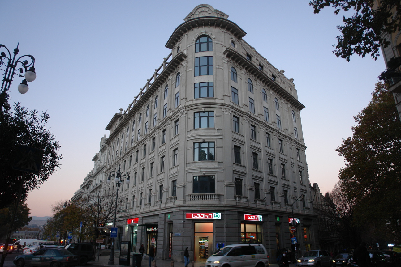 Здание в Тбилиси 