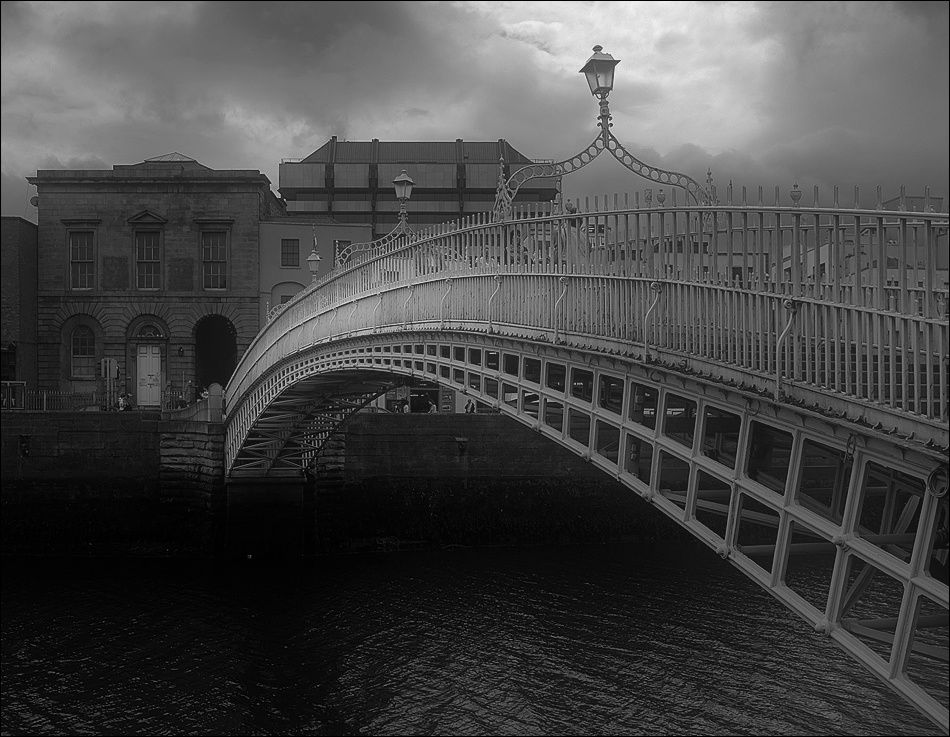 The Ha'penny Bridge ирландия дублин мост переправа полпенни