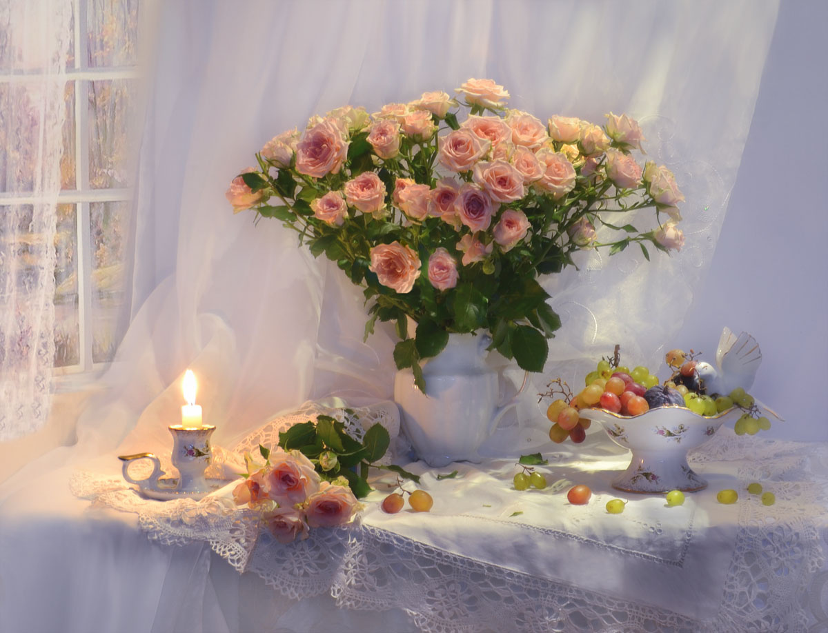 ...осенние розы романсом звучали... still life натюрморт цветы фото фарфор стихи свеча розы праздник подсвечник виноград
