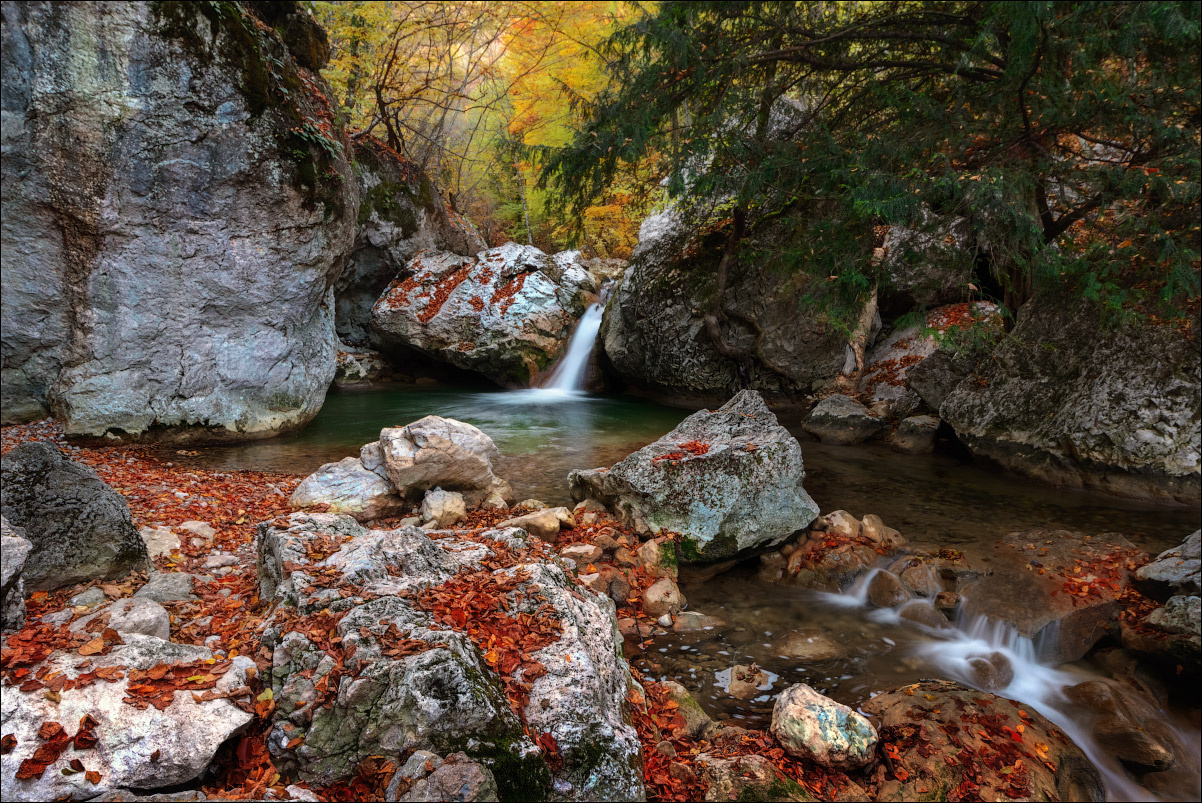 Где то в Большом каньоне Крыма Крым Россия каньон водопад осень октябрь лес вода