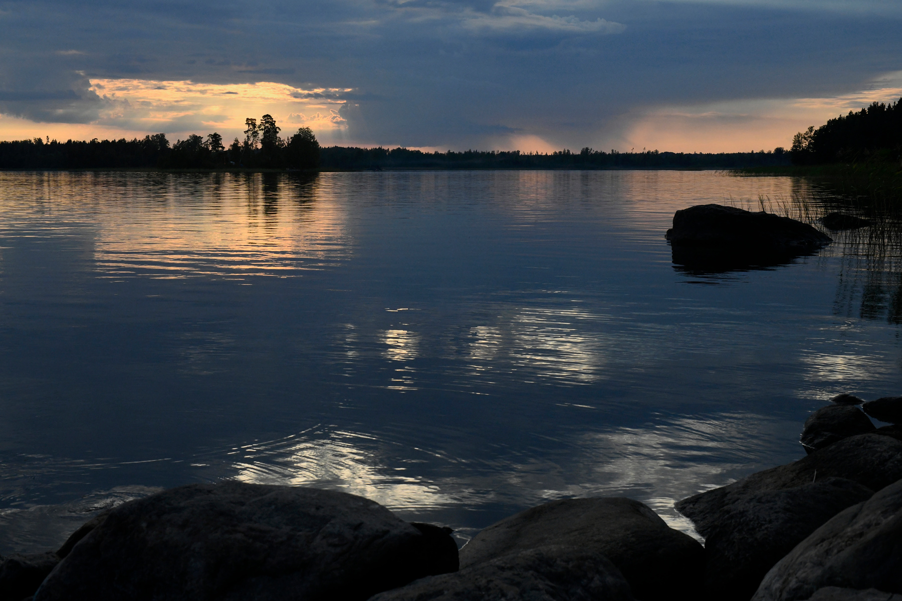 Когда озеро "смотрит" на вас Озеро закат тишина вечер