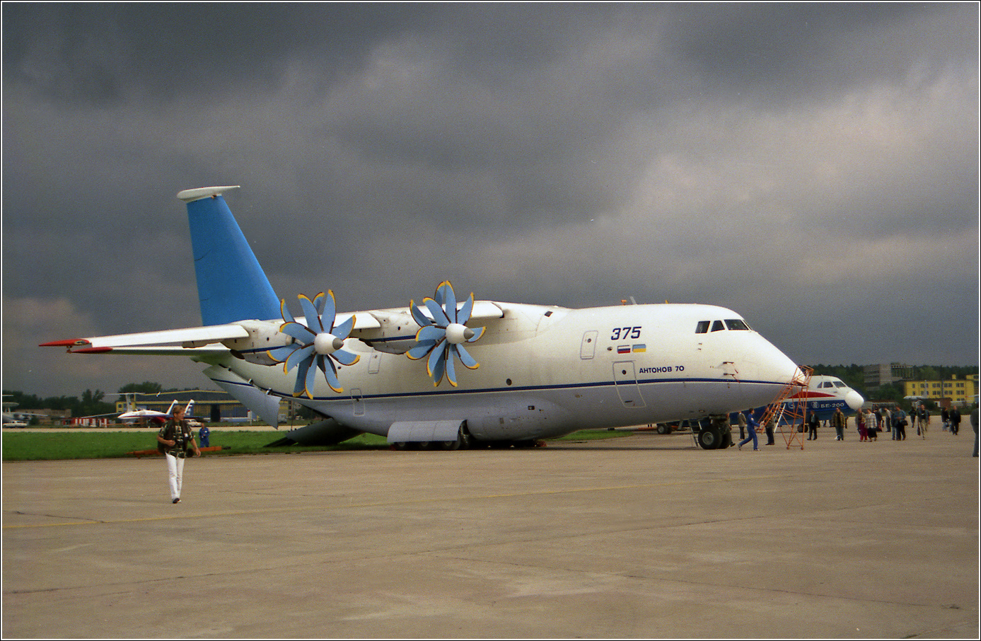 Ан-70 Ан-70 авиация самолет стоянка Жуковский МАКС-1999