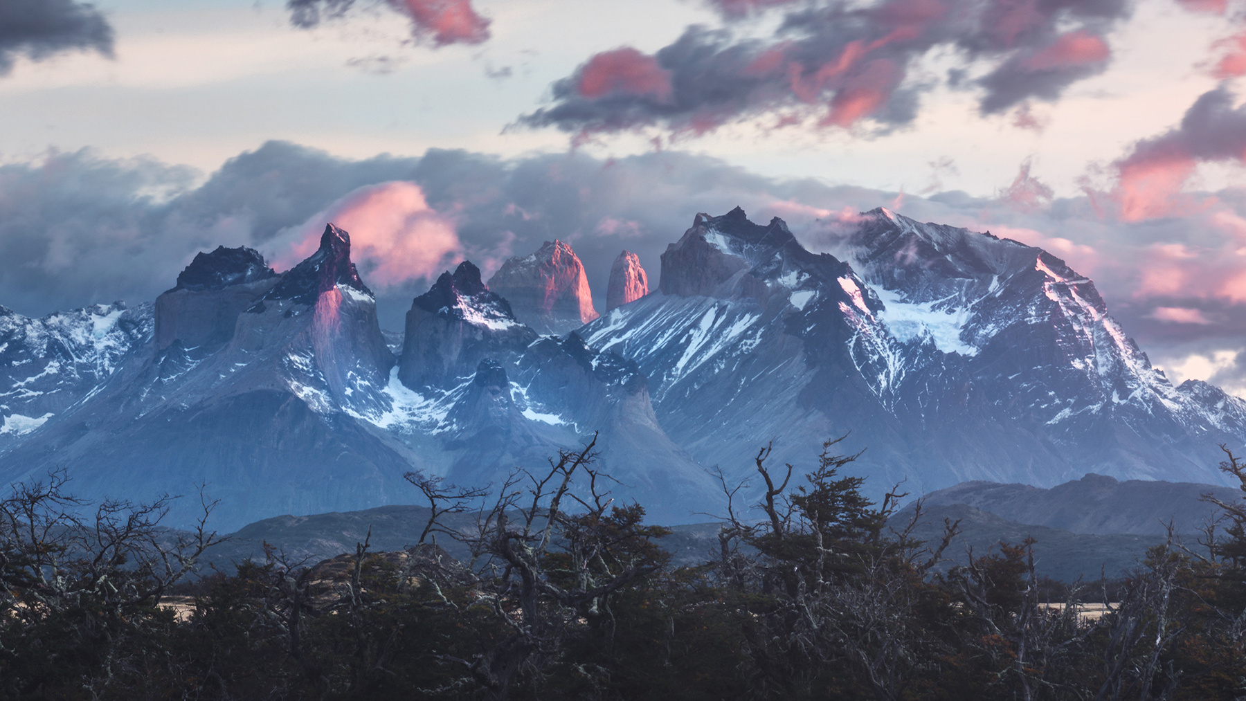 Торрес-дель-Пайне на рассвете патагония чили облака рассвет горыб америкаб Торрес-дель-Пайне