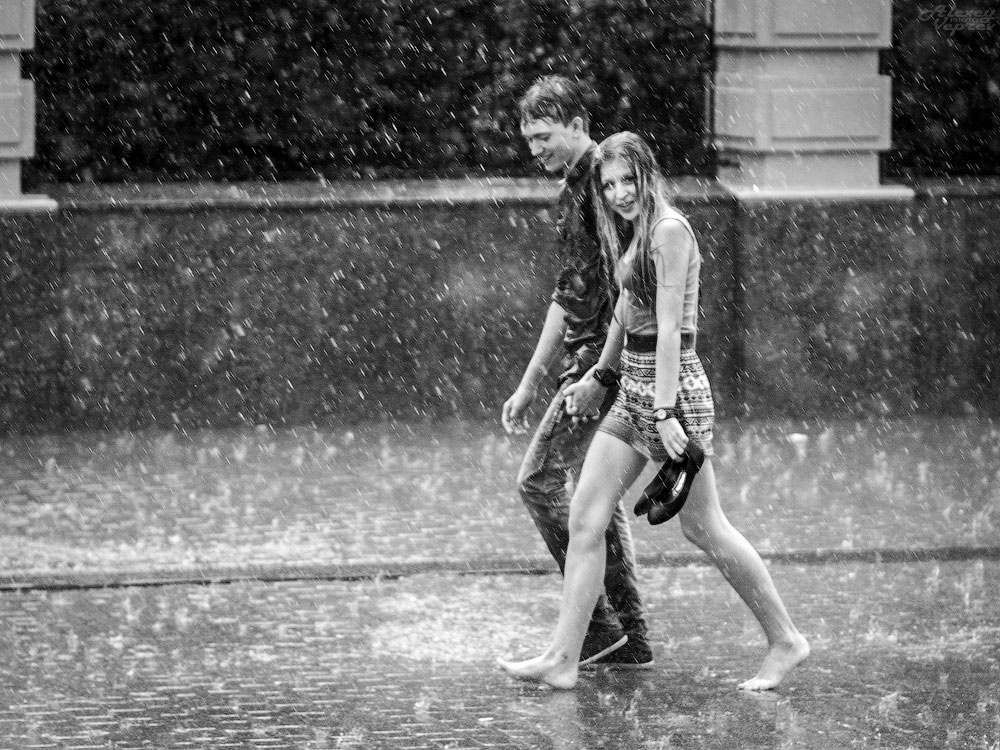 Влюблённые под летним дождём 