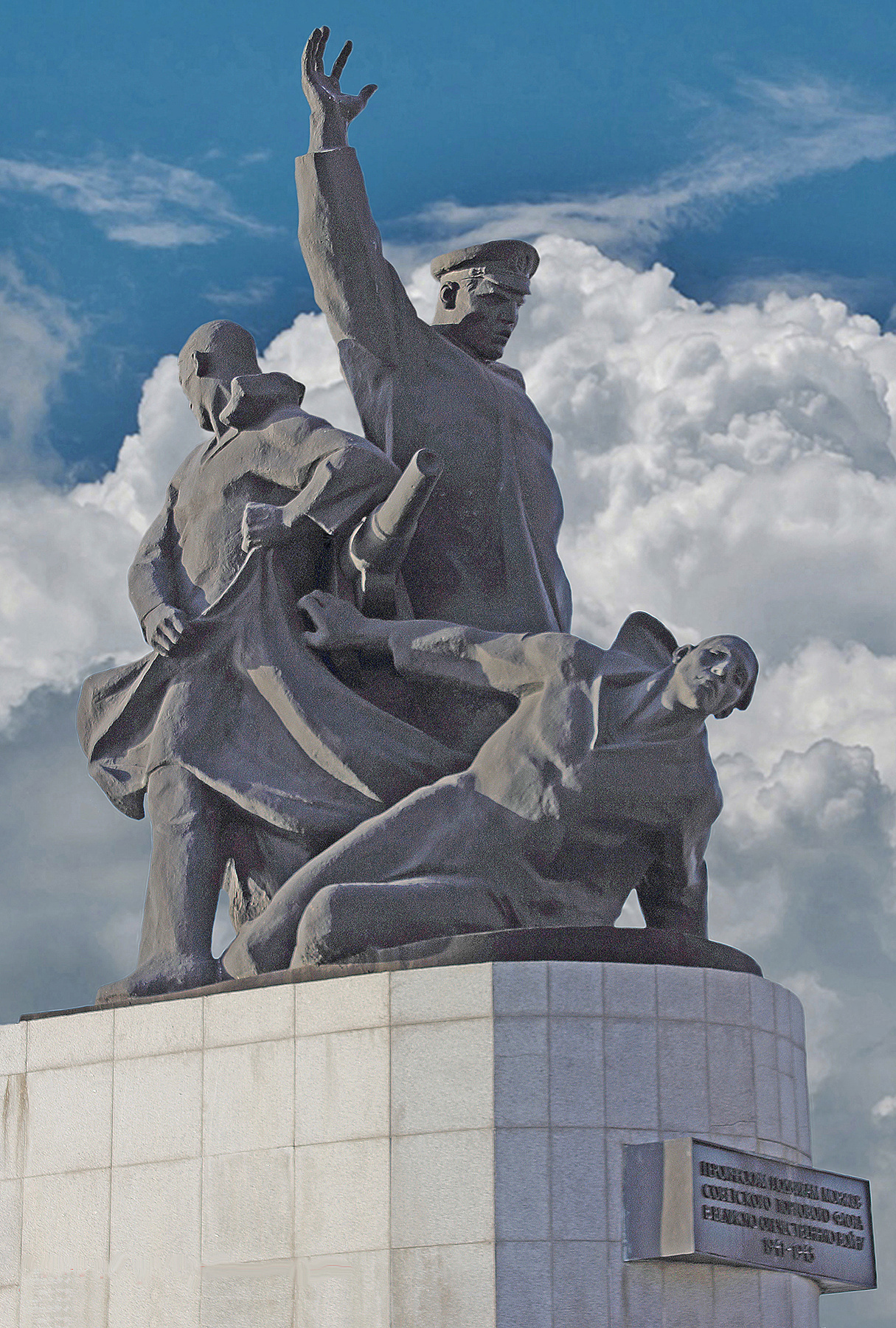 Влаивосток. Памятник Морякам Торгового Флота.jpg 