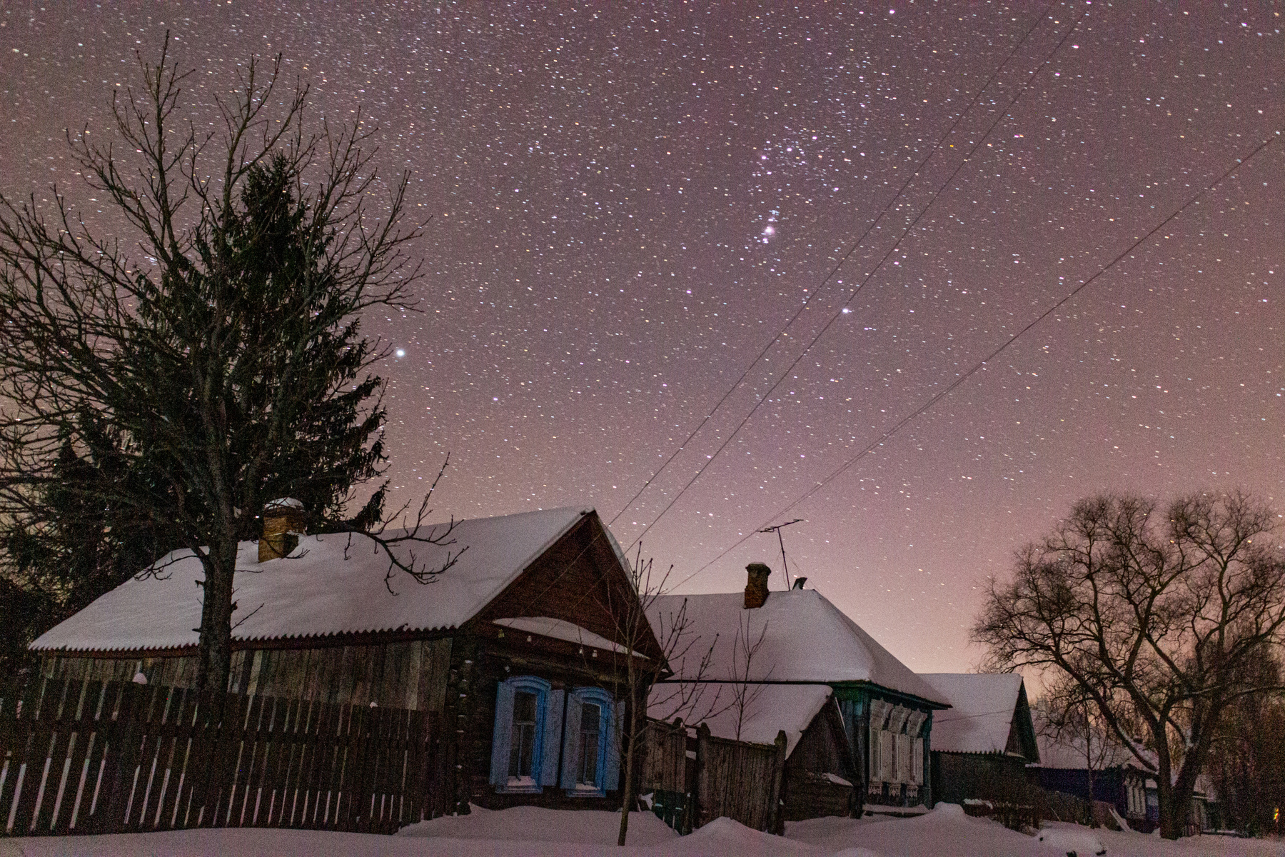 Тихо в деревне ночью Дом ночь звезды небо снег дерево ель зима