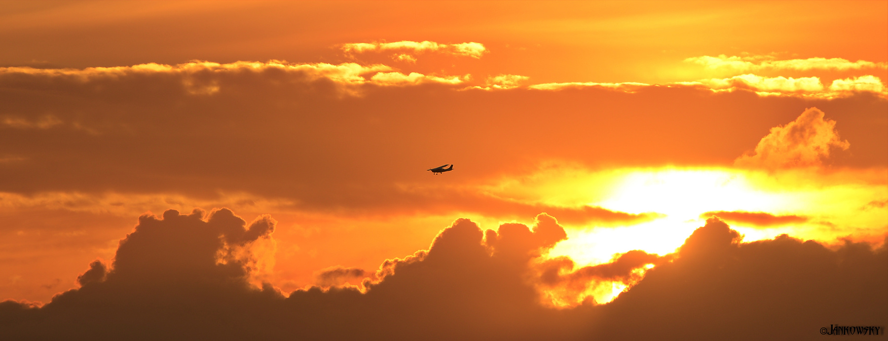 Омск. Полет  над  огненной бездной 13.09.20 полет облака самолет Cessna воздушная экскурсия оранжевое небо бездна омск