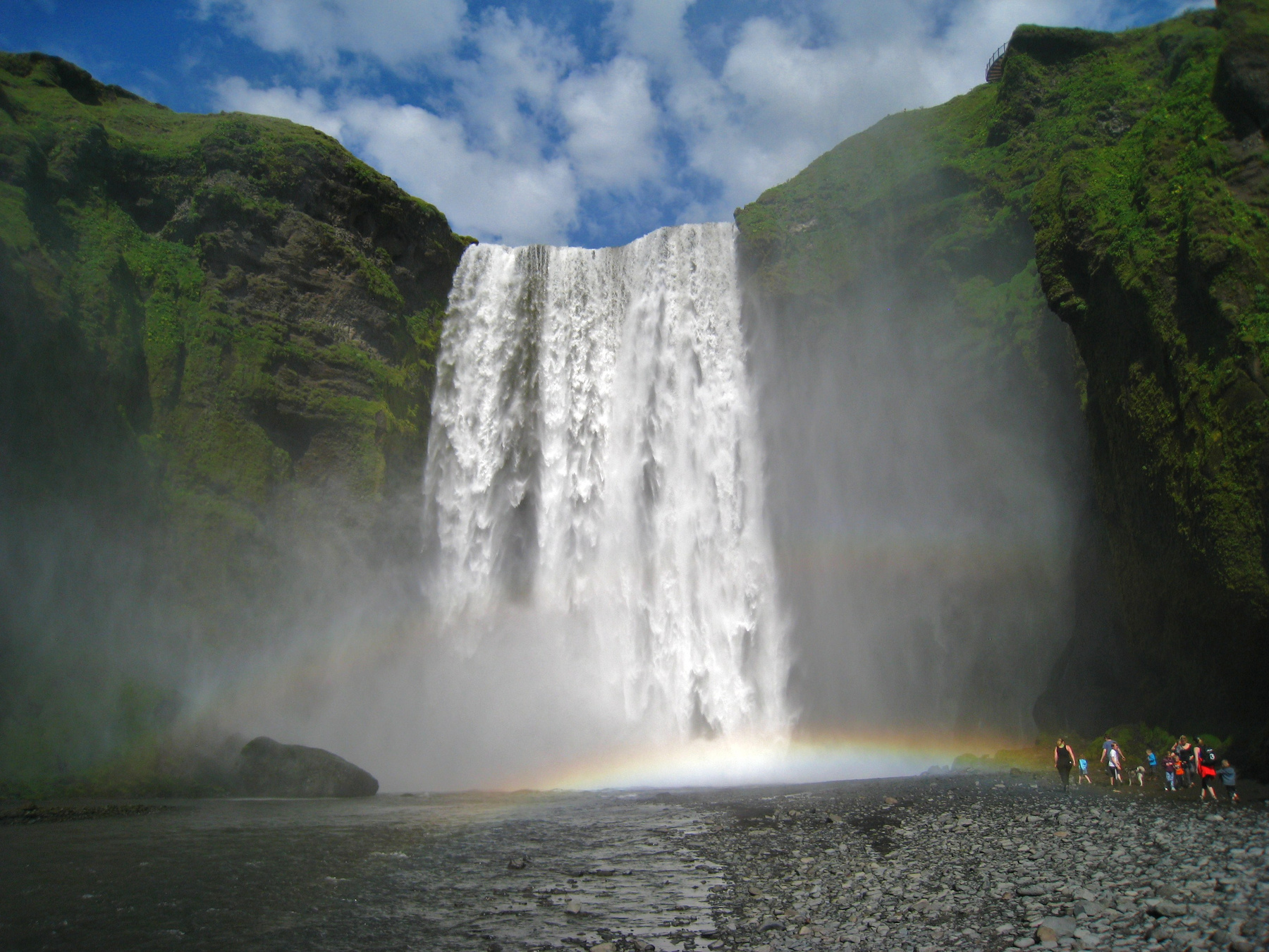 Водопад Скоугафосс. Исландия пейзаж скалы