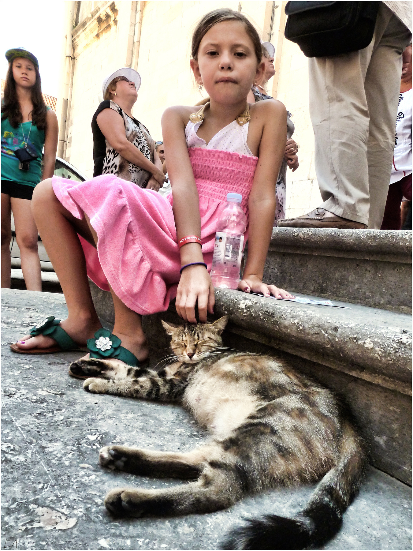 *Маленькая кошатница* фотография путешествие Будва лето девочка кошка детский мир жанр Фото.Сайт Светлана Мамакина Lihgra Adventure