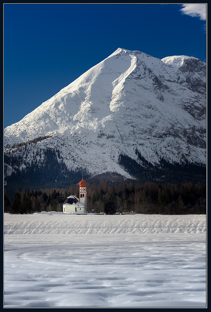 Австрийские зарисовки. австрия зима поле снег церковь гора горы храм январь Тироль Европа