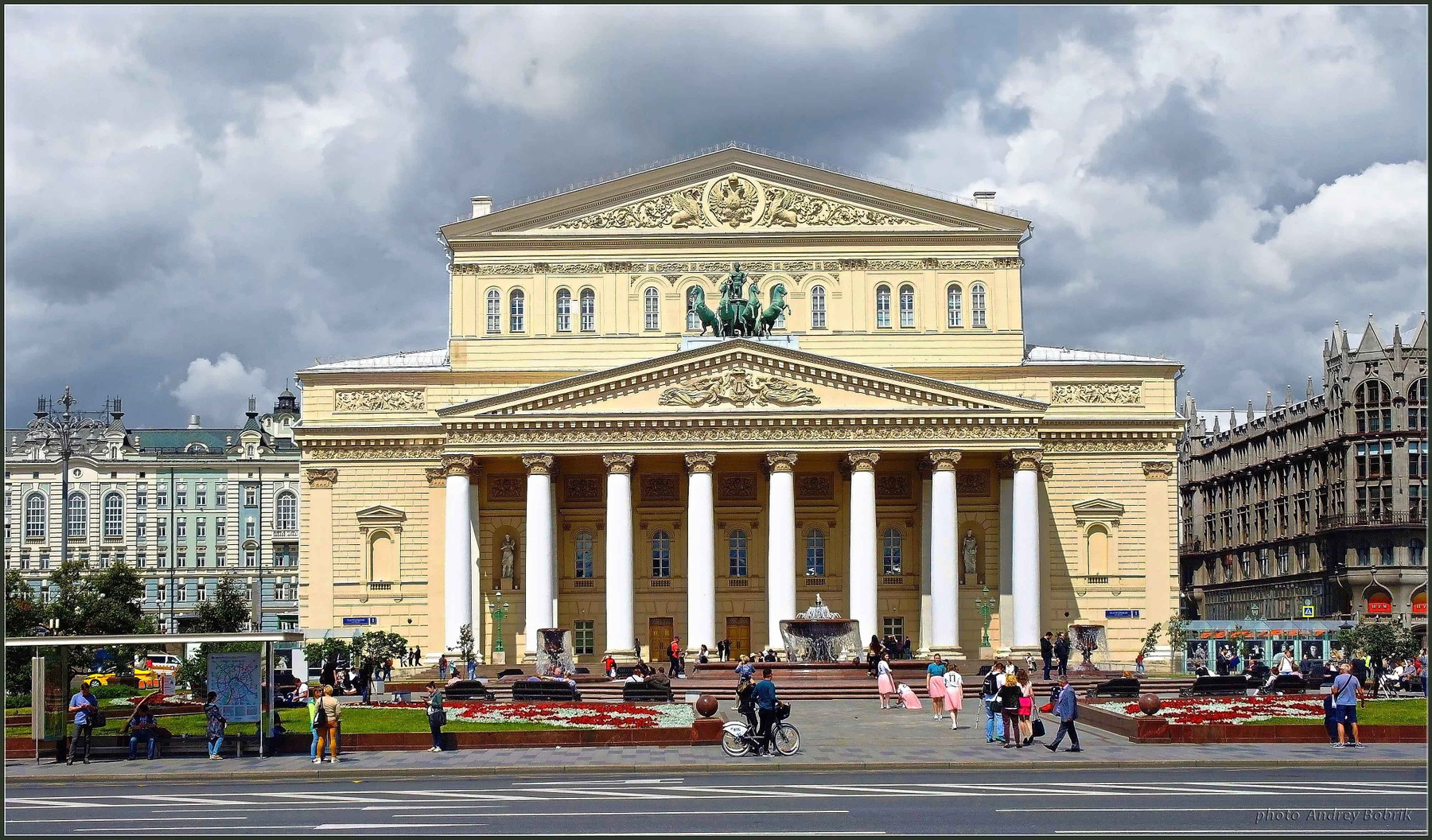 Площадь перед театром театром. Театральная площадь в Москве Бове. Бове ансамбль театральной площади. Московский большой театр (о. и. Бове)..