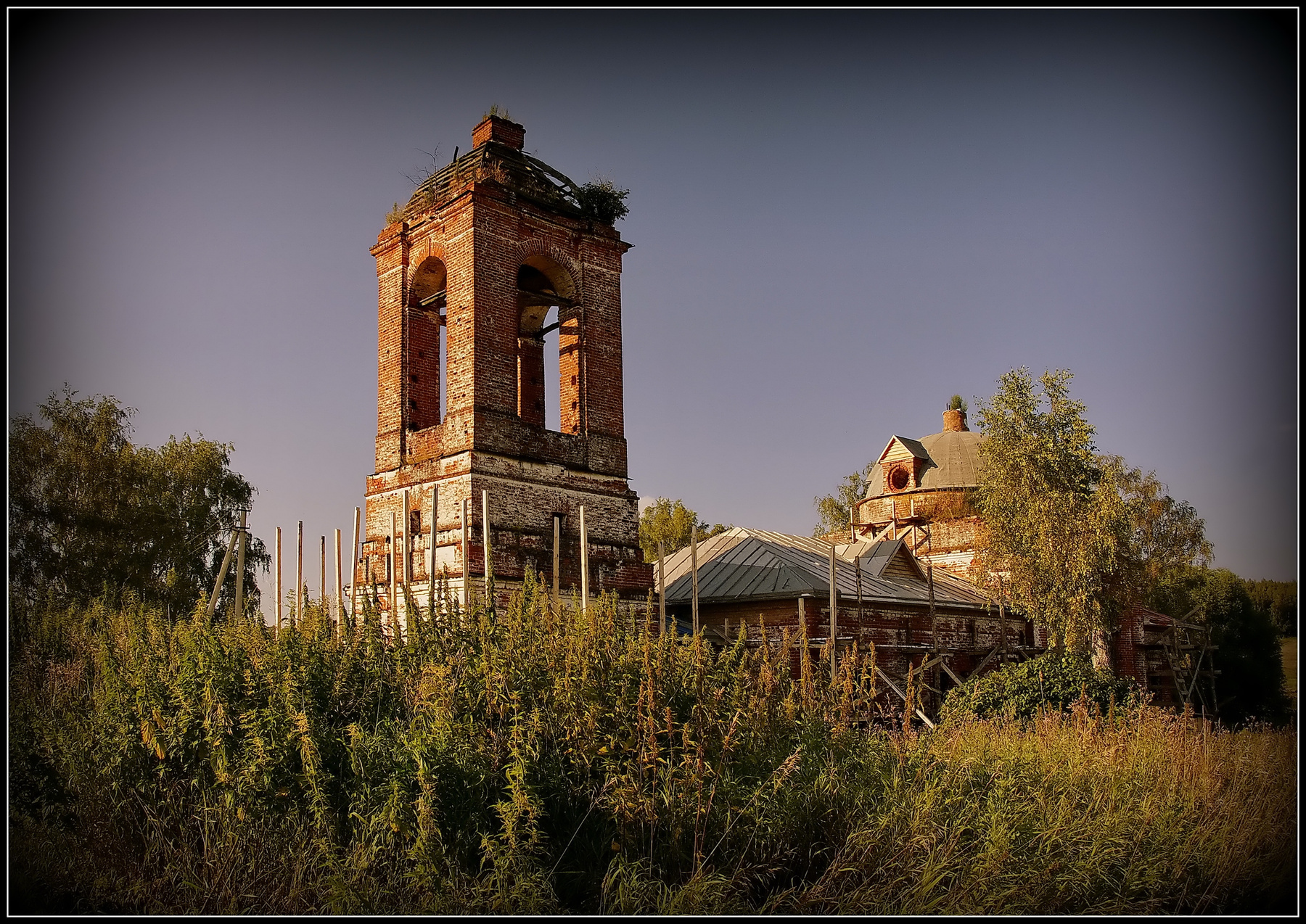 Церковь деревня новое. Малая Брембола храм. Церковь в деревне.