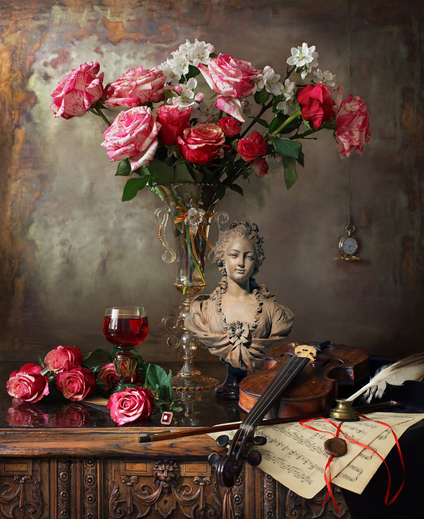 Натюрморт с цветами и бюстом девушки цветы девушка скульптура розы музыка скрипка