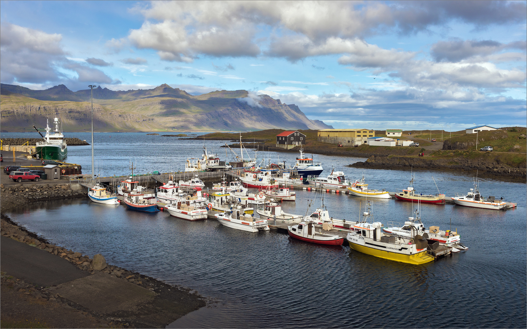 Дьюпивогюр или Глубокая бухта море суда Исландия