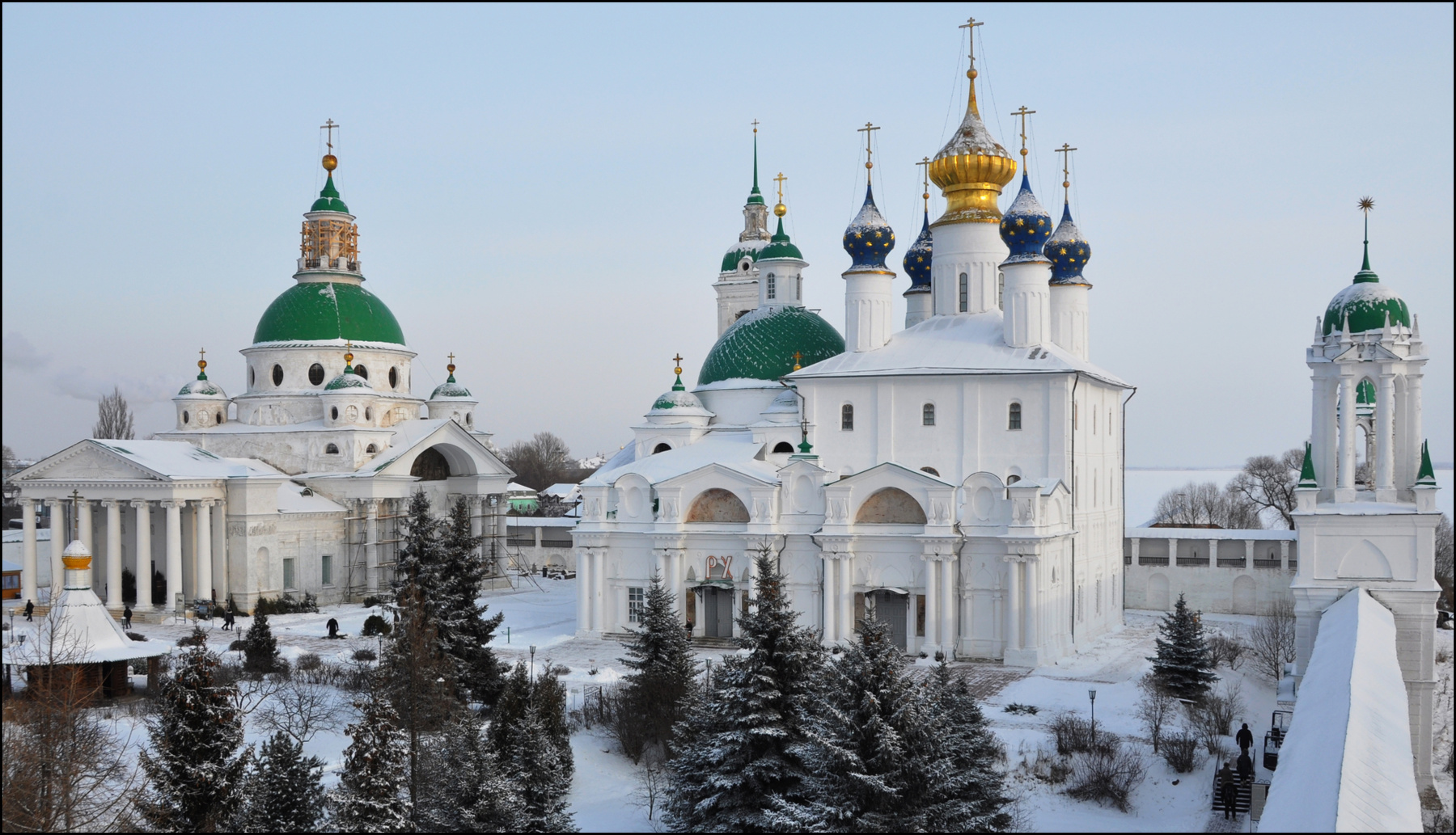 Зимний Спасо-Яковлевский монастырь 
