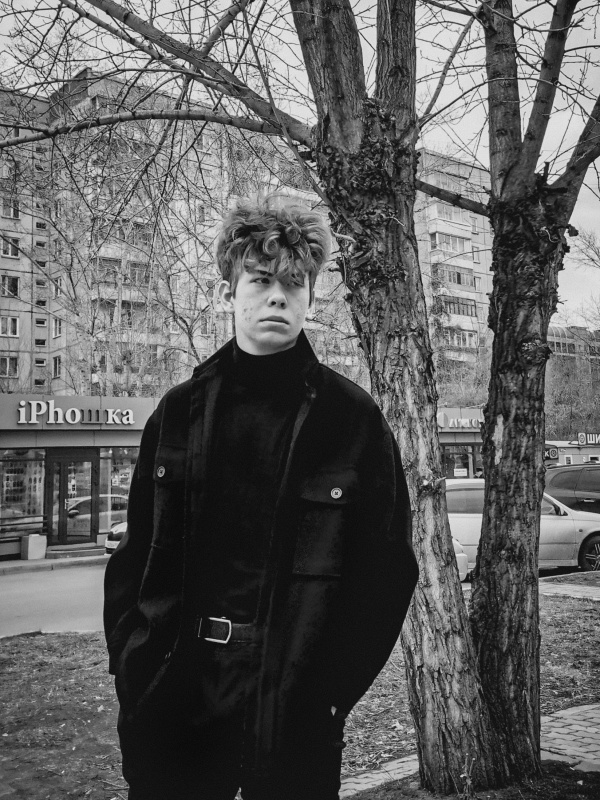 Из серии «Модный приговор» мода стиль одежда город фото стрит Россия улица мужчина парень элегантный 2021