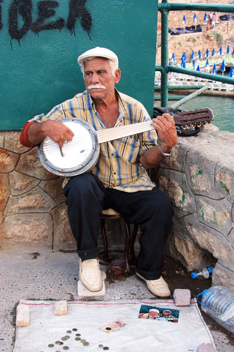 Турецкий музыкант музыкант инструмент джумбуш турция Анталия мужчина