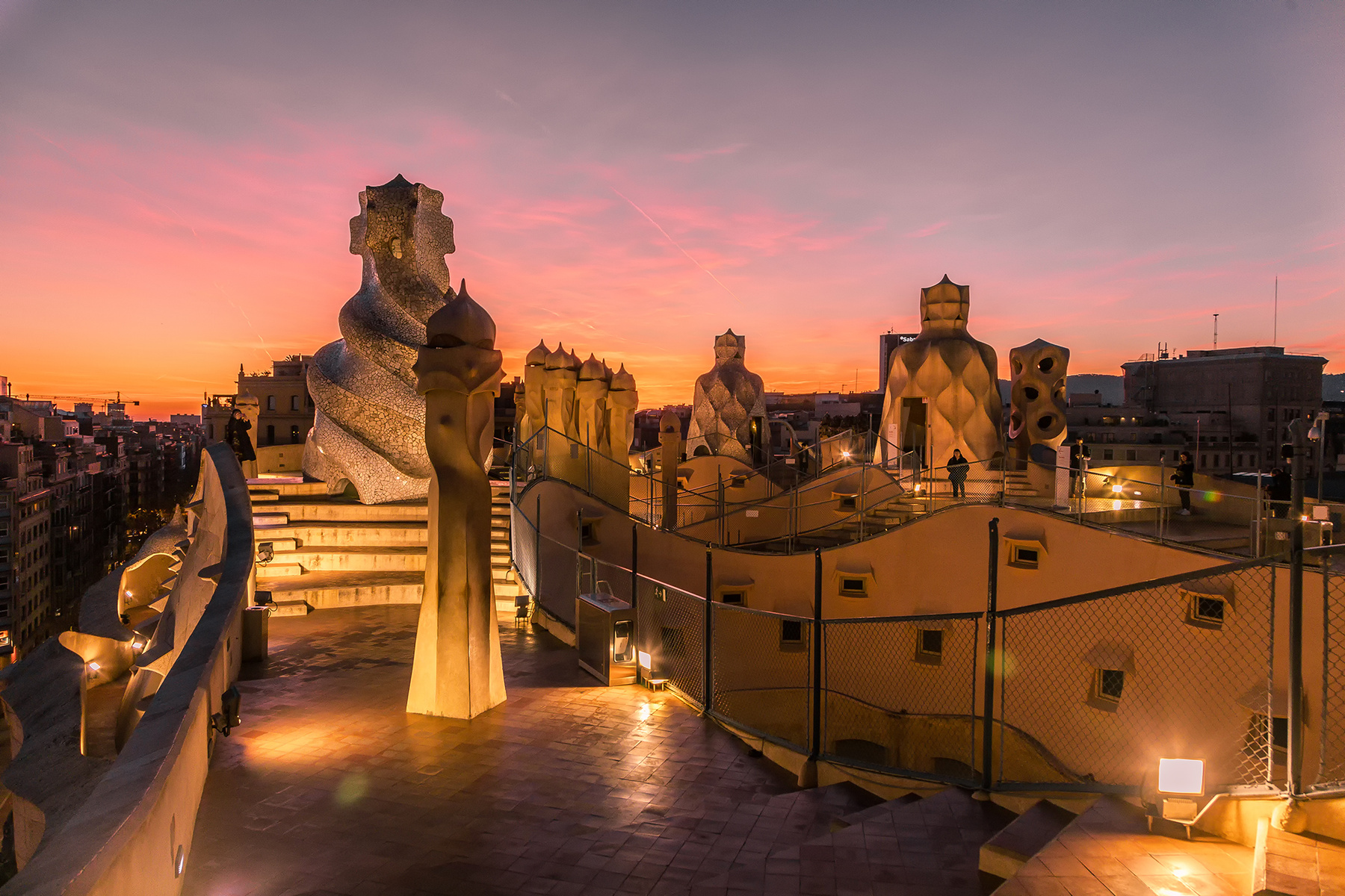 Barcelona. Sunset at Casa Mila 2019 Барселона Гауди Архитектура Фотография