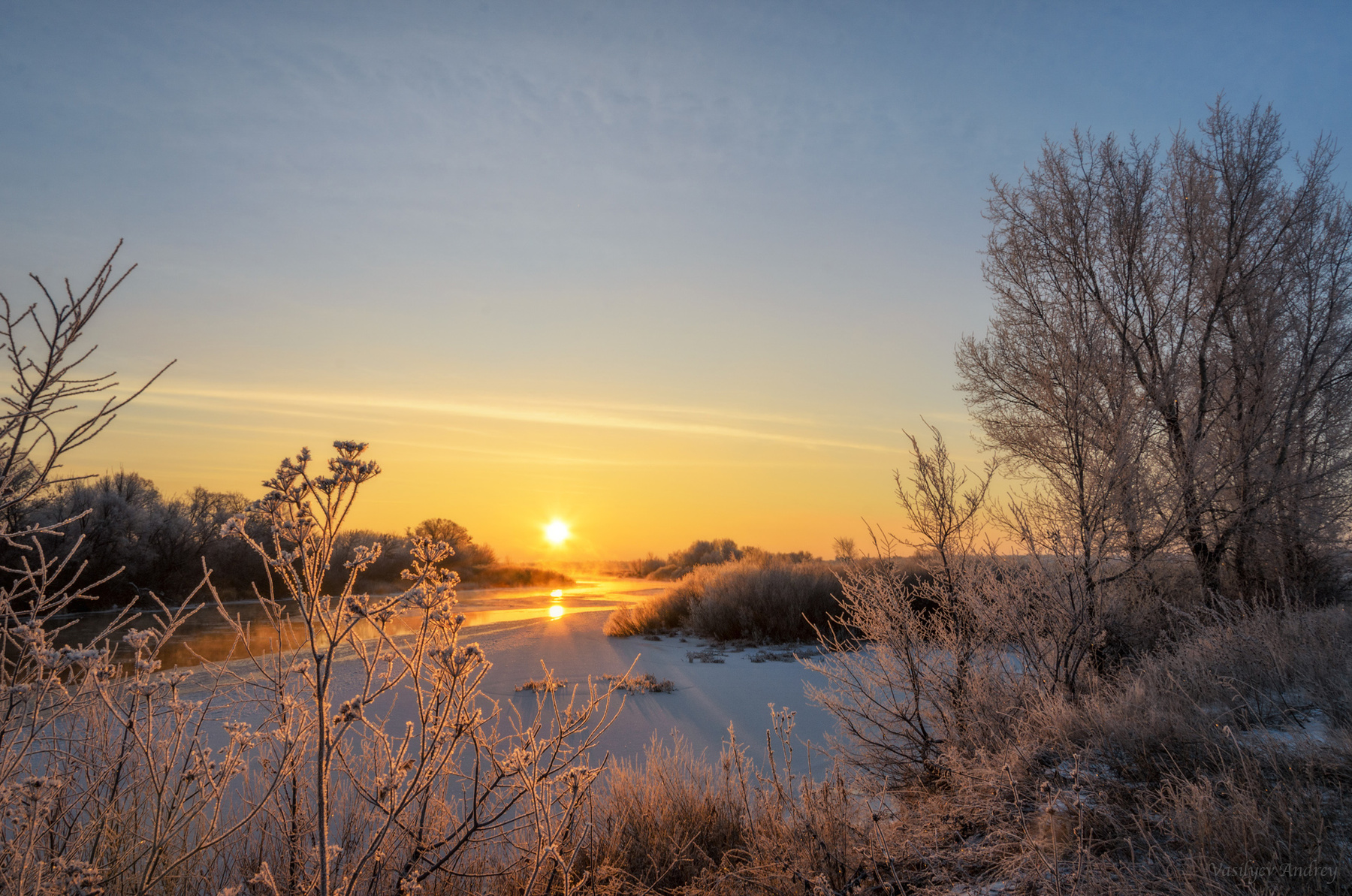 Морозное утро зима река урал природа пейзаж солнце