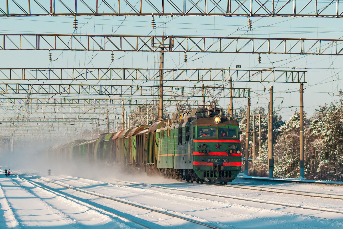 ВЛ80С-1108 ВЛ80С-1108 нея станция сев сжд поезд электровоз зима транссиб состав ржд россия техника