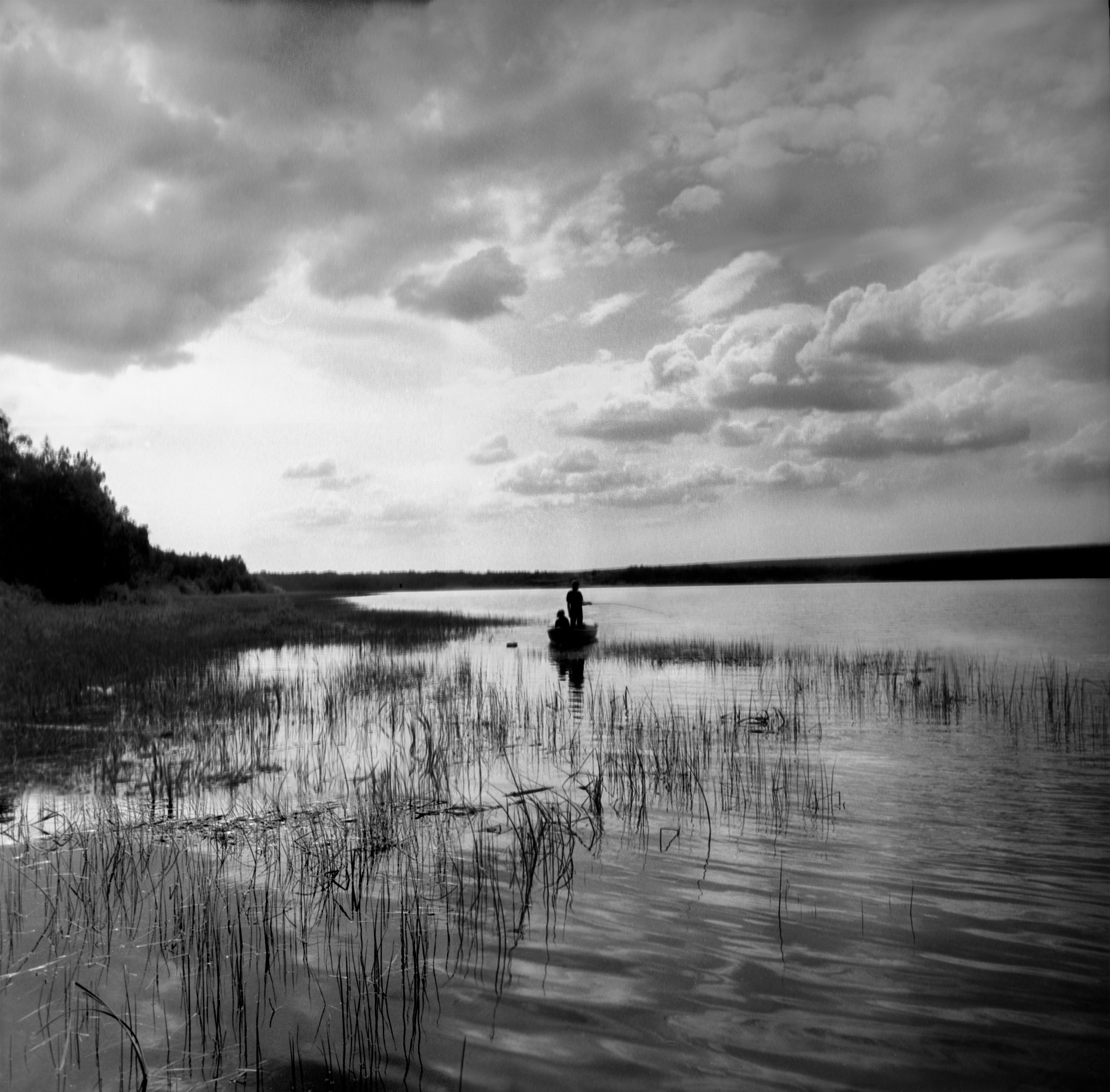 Утро на озере. 1981 год отдых озеро рыбаки турбаза СССР природа Сибирь