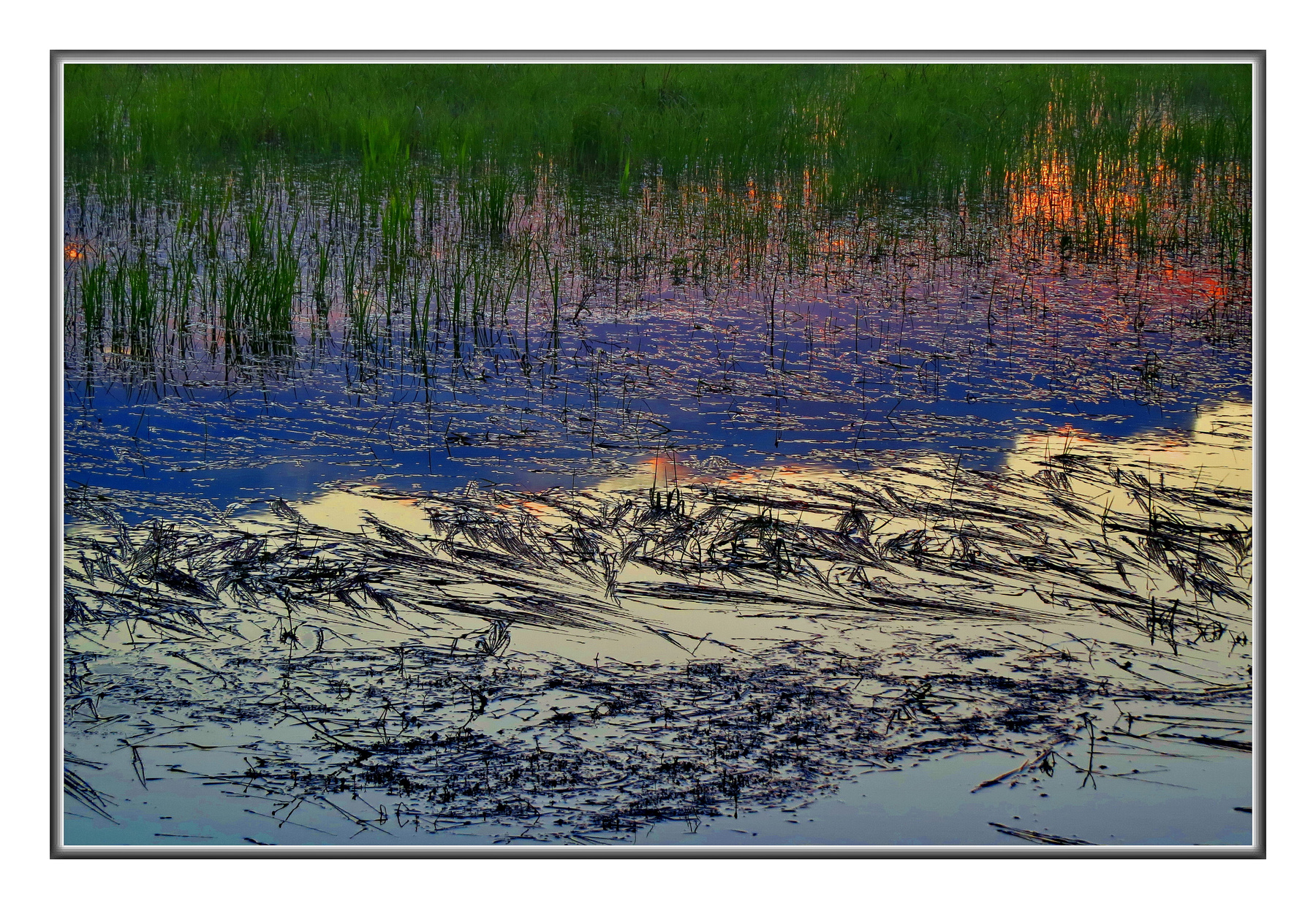 Закат над рекой Выткался на озере алый цвет зари с