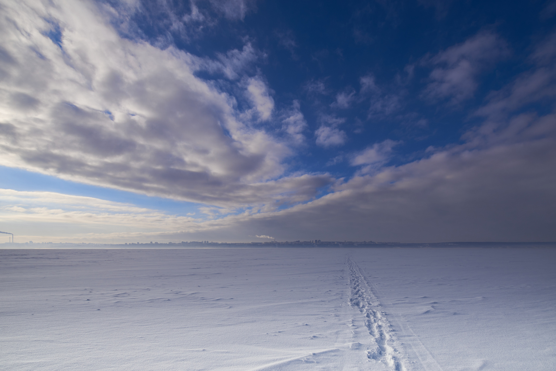 Через Волгу напрямик Небо вихрь Волга снег