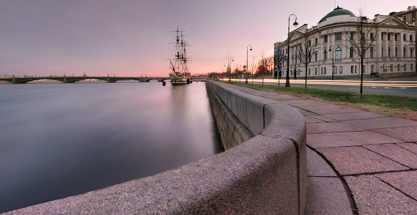 Вечер в Петербурге Санкт-Петербург река Нева Петровская набережная вечер закат панорама