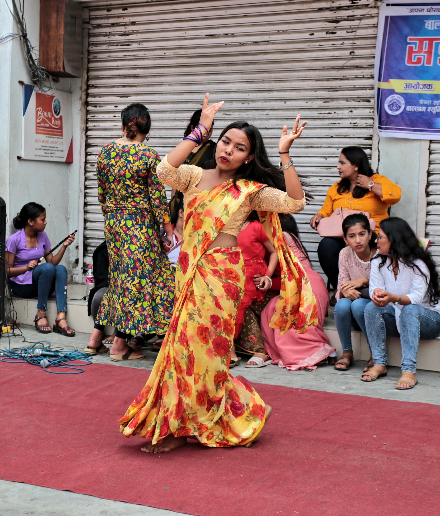 Непальские народные (2) Непал Покхара город улица танцы